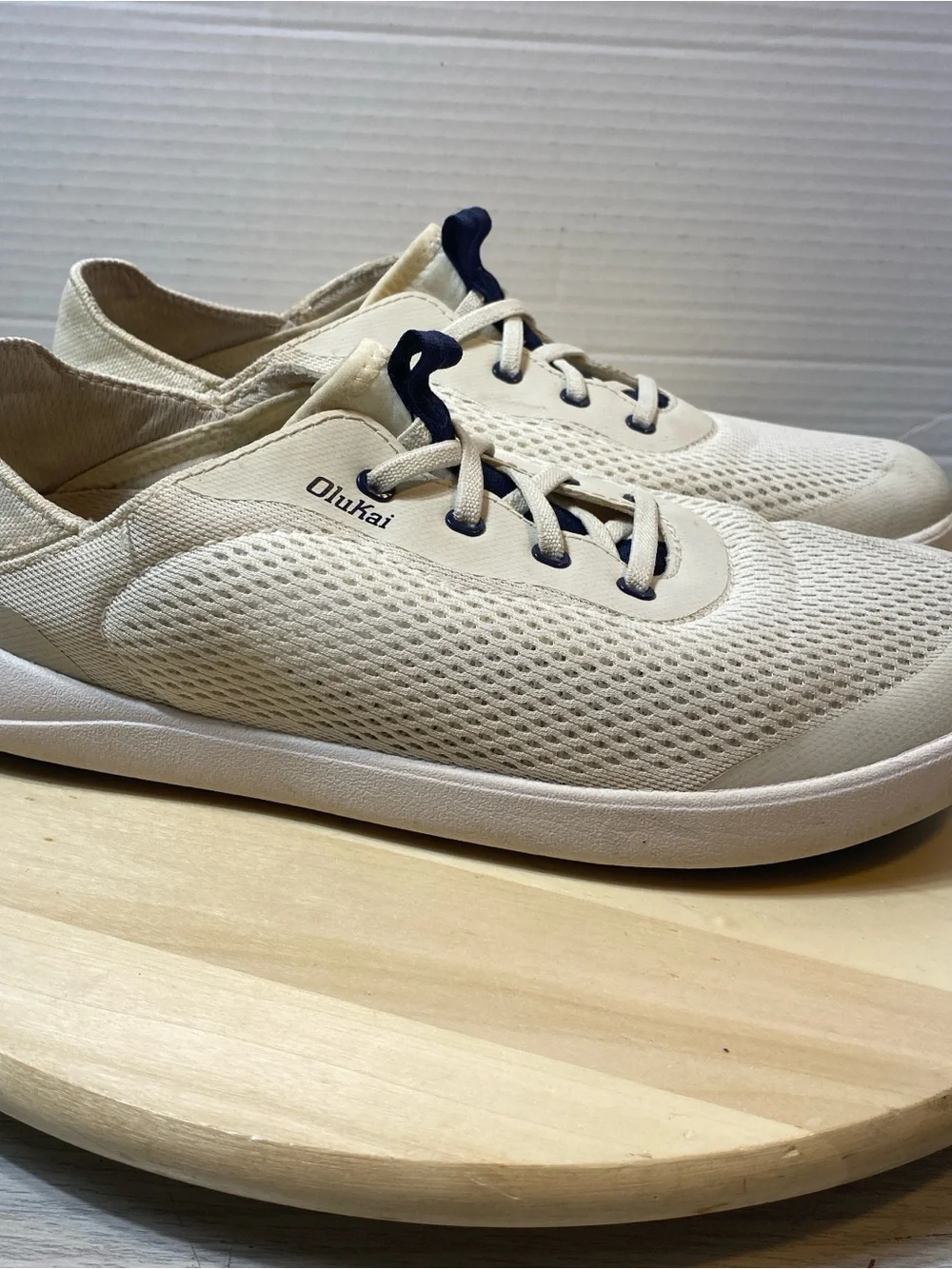 Olukai Moku Pae Men's Size 9.5 White Beige Boat Shoes Mesh Casual Sneakers 10472